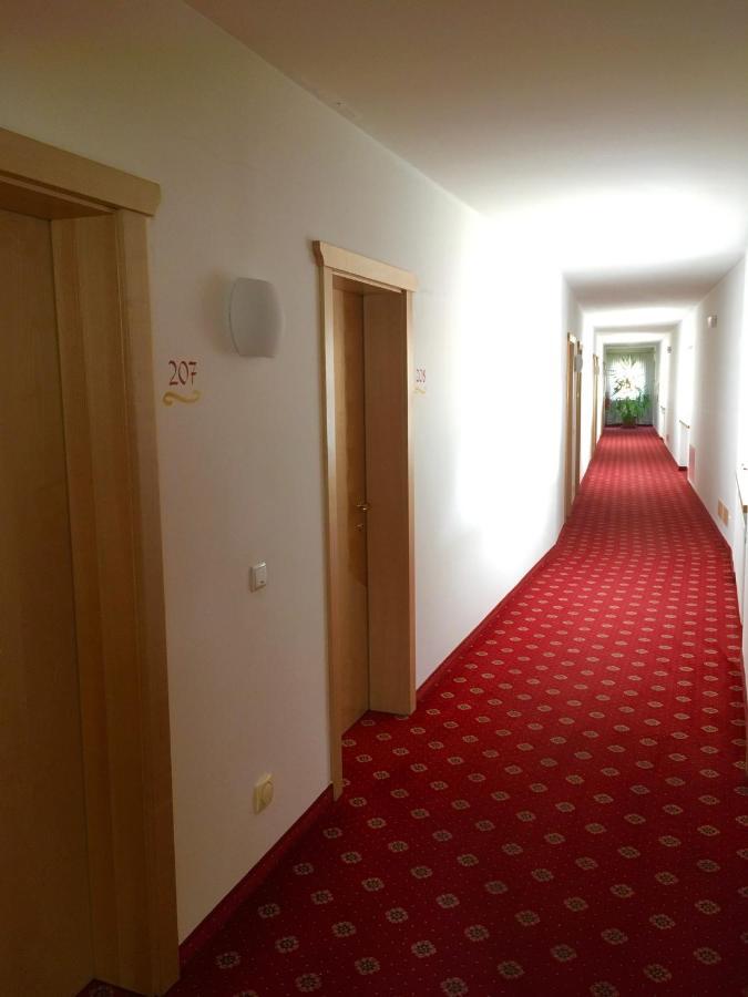 Hotel Turmwirt Ora / Auer Екстер'єр фото